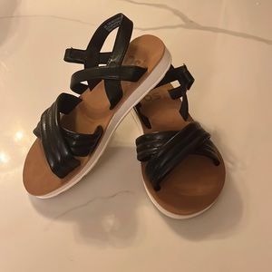 Girls sandals NWT